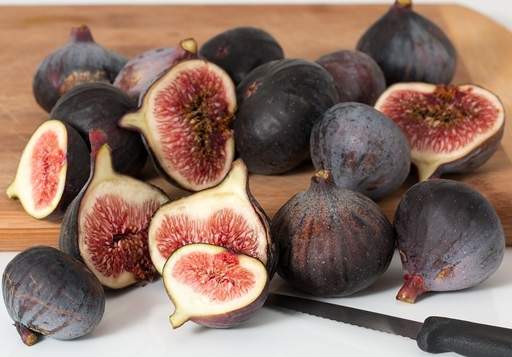 Fig fruit cut open